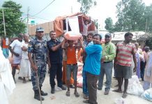 बाढी प्रभावित घरपरिवारहरुको लागि खाधान्य राहत सामग्री बितरण