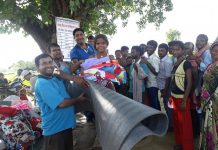 बाढी प्रभावित घरपरिवारहरुको लागि राहत सामग्री बितरण