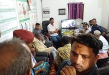 ईशनाथ नगरपालिकामा भएको भ्रष्ट्राचार तथा अनियमित काम छानविन गर्न स्थानियले बुझाए नगर प्रमुख सन्तोष कुमार मेहतालाई चेतावनी सहितको ज्ञापनपत्र