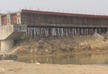 पप्पुले काम गरेन, बिल पेस गरे